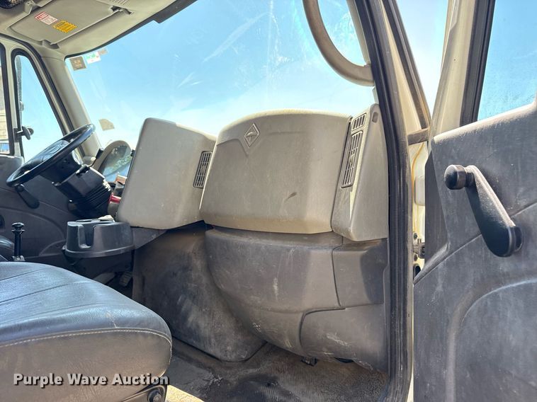 image for item EG8351 2008 International 7400 dump truck