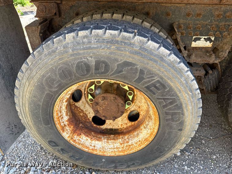 image for item EG8351 2008 International 7400 dump truck