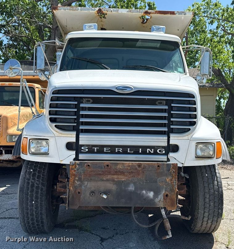 image for item EG8352 2005 Sterling L8500 dump truck
