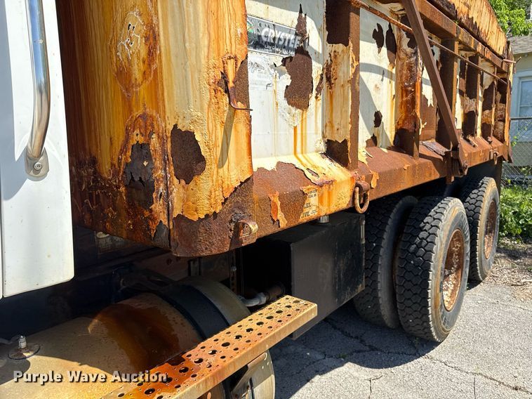 image for item EG8352 2005 Sterling L8500 dump truck