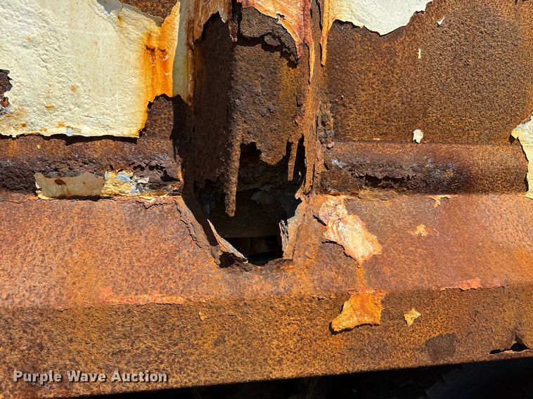 image for item EG8352 2005 Sterling L8500 dump truck