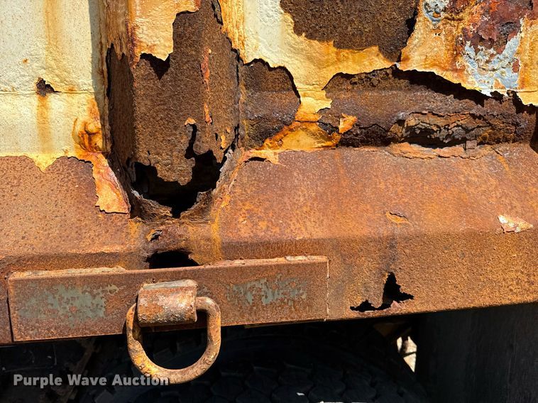 image for item EG8352 2005 Sterling L8500 dump truck