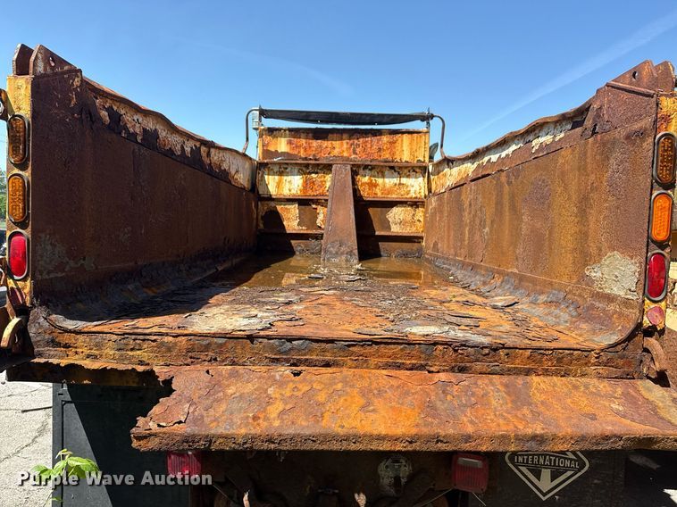 image for item EG8352 2005 Sterling L8500 dump truck