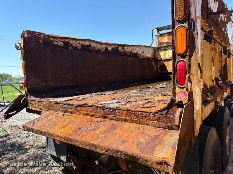 image for item EG8352 2005 Sterling L8500 dump truck