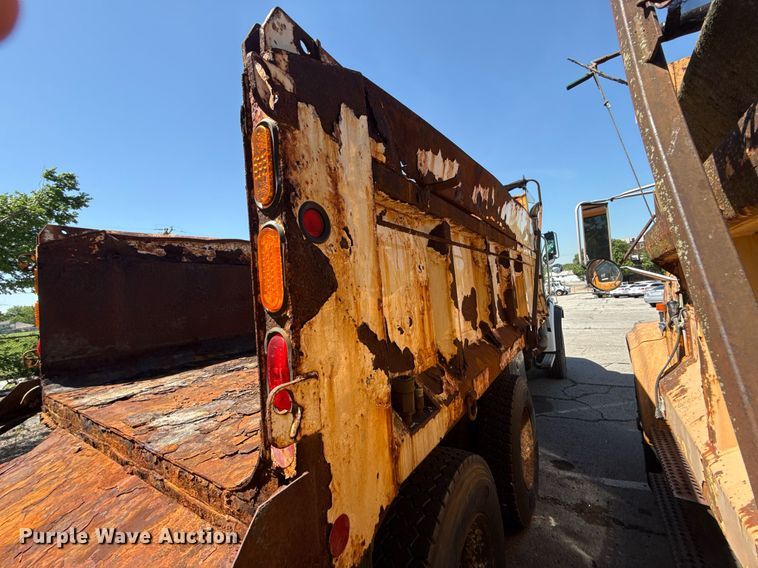 image for item EG8352 2005 Sterling L8500 dump truck