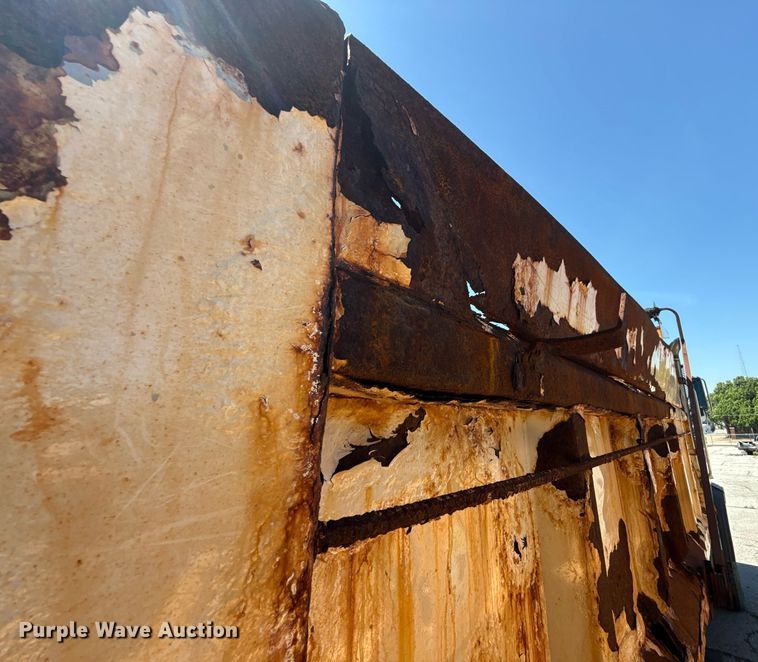 image for item EG8352 2005 Sterling L8500 dump truck