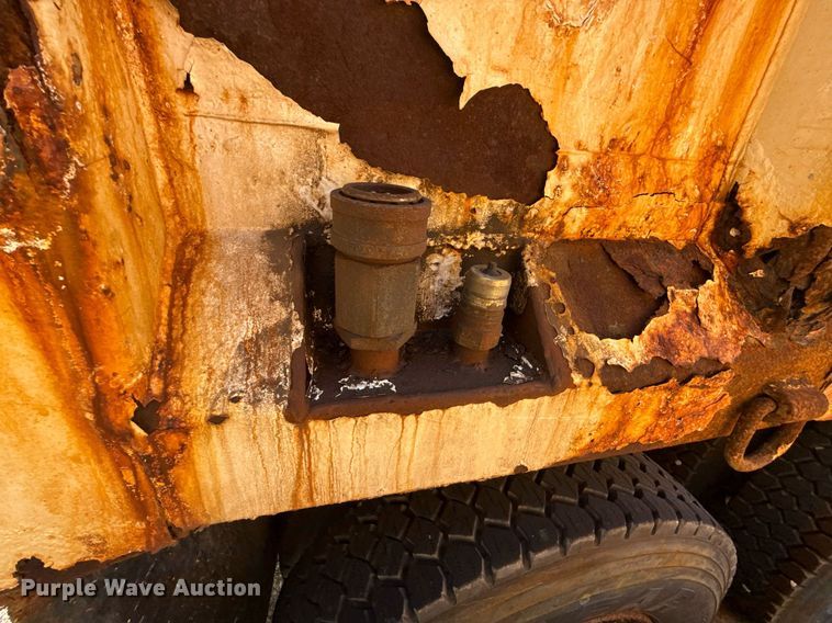 image for item EG8352 2005 Sterling L8500 dump truck