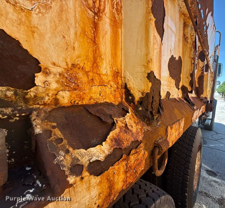 image for item EG8352 2005 Sterling L8500 dump truck