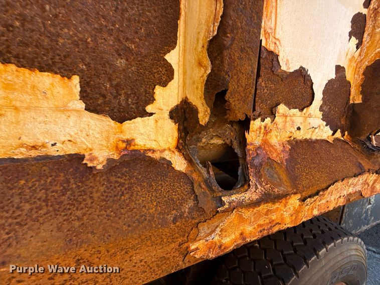 image for item EG8352 2005 Sterling L8500 dump truck