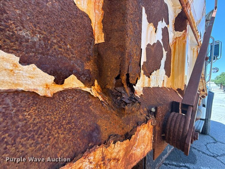 image for item EG8352 2005 Sterling L8500 dump truck