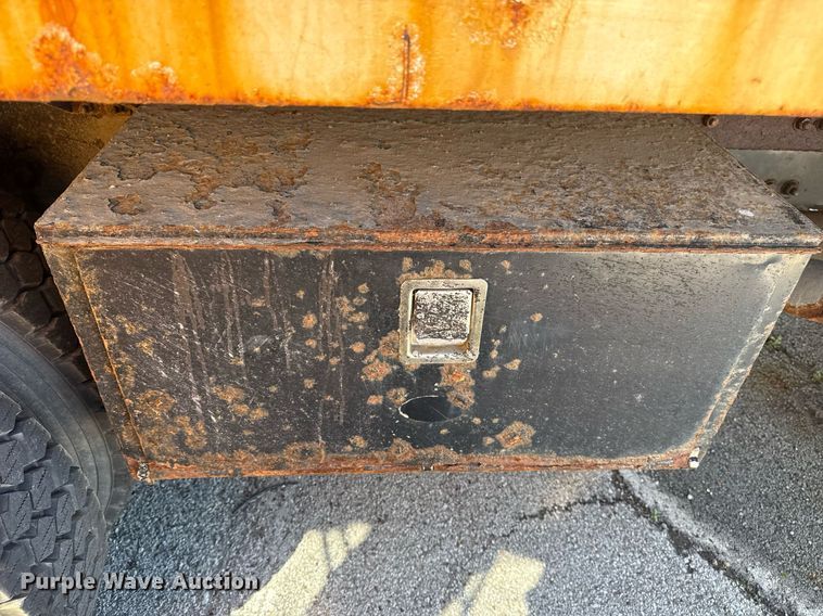 image for item EG8352 2005 Sterling L8500 dump truck