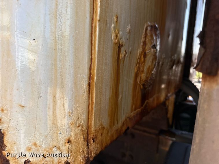 image for item EG8352 2005 Sterling L8500 dump truck