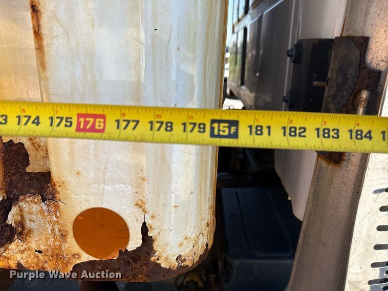 image for item EG8352 2005 Sterling L8500 dump truck