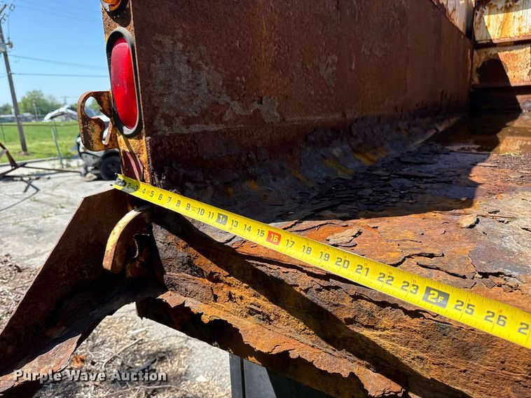 image for item EG8352 2005 Sterling L8500 dump truck