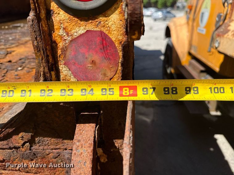 image for item EG8352 2005 Sterling L8500 dump truck