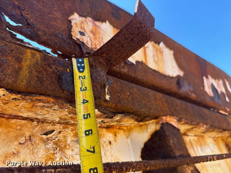 image for item EG8352 2005 Sterling L8500 dump truck