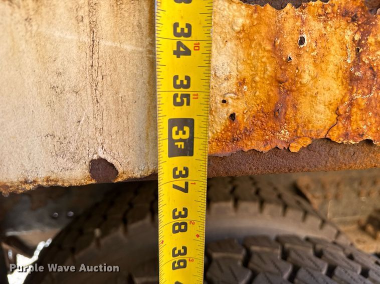 image for item EG8352 2005 Sterling L8500 dump truck