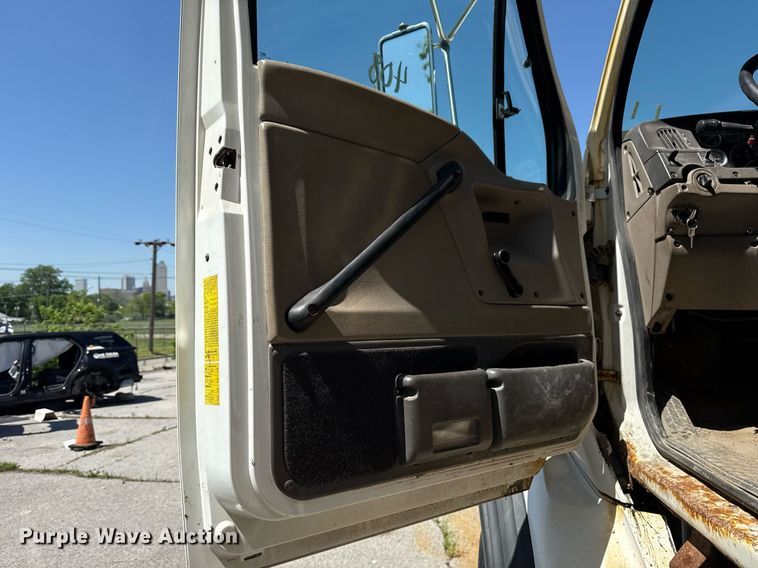 image for item EG8352 2005 Sterling L8500 dump truck