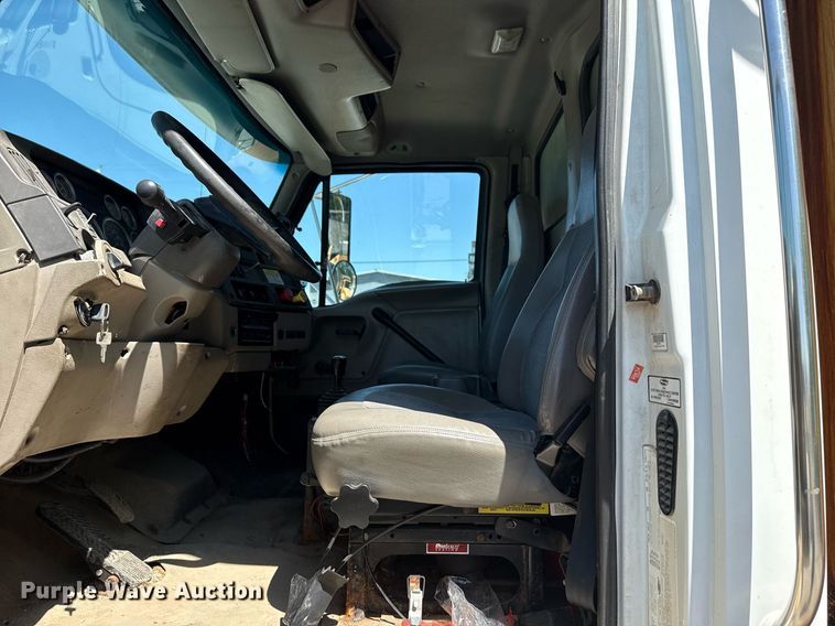 image for item EG8352 2005 Sterling L8500 dump truck