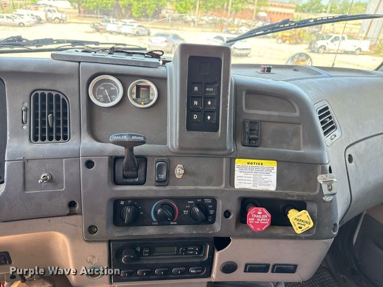 image for item EG8352 2005 Sterling L8500 dump truck