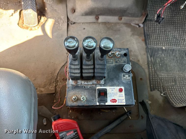 image for item EG8352 2005 Sterling L8500 dump truck