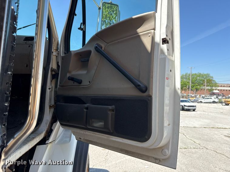 image for item EG8352 2005 Sterling L8500 dump truck