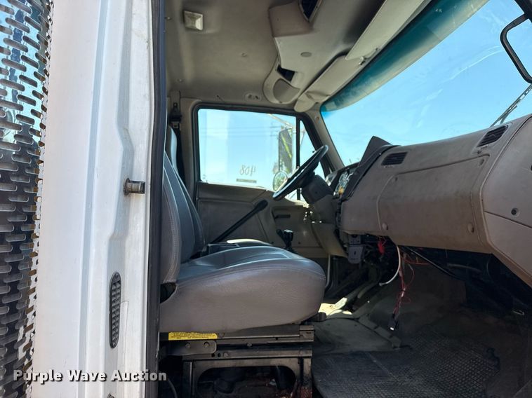 image for item EG8352 2005 Sterling L8500 dump truck