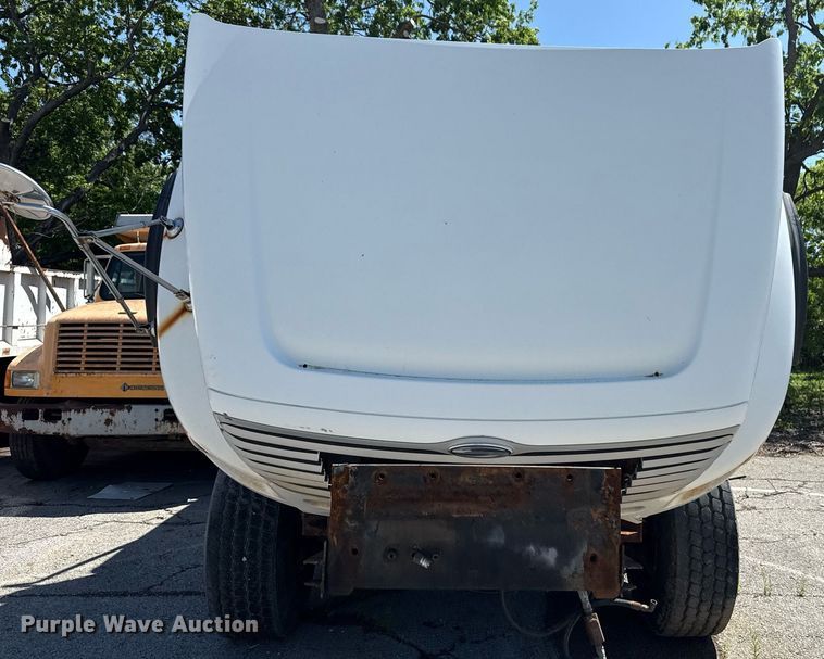 image for item EG8352 2005 Sterling L8500 dump truck