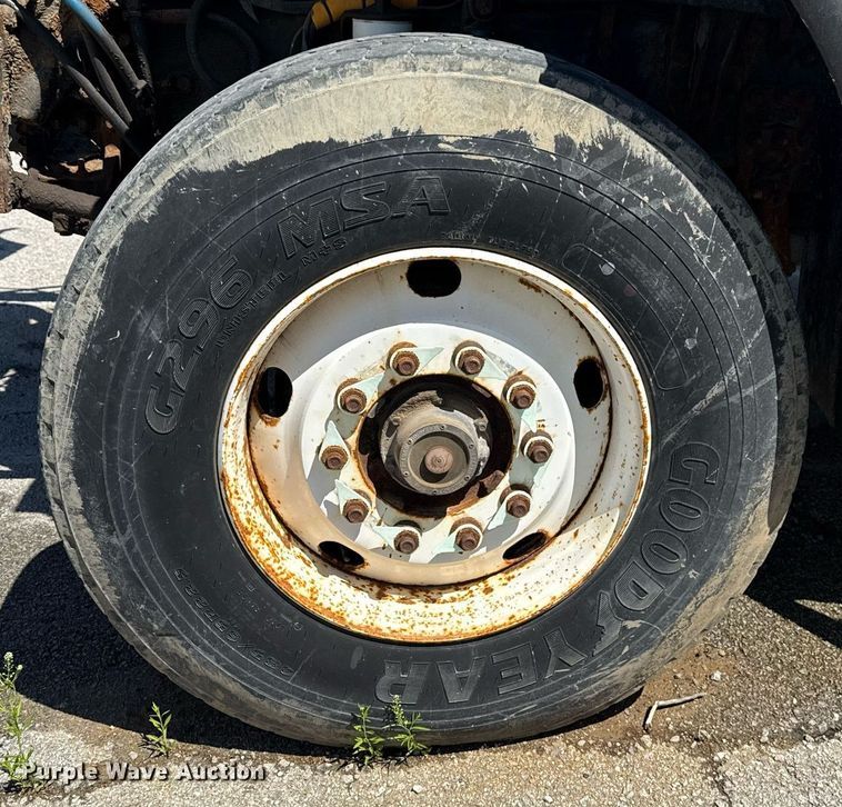 image for item EG8352 2005 Sterling L8500 dump truck