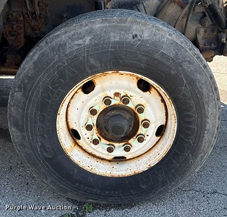 image for item EG8352 2005 Sterling L8500 dump truck