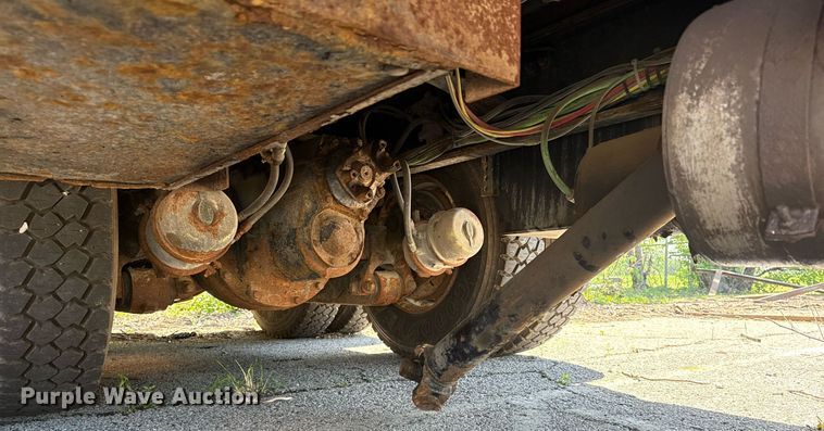 image for item EG8352 2005 Sterling L8500 dump truck