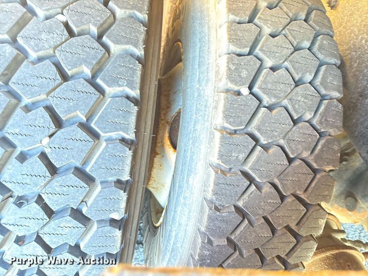 image for item EG8352 2005 Sterling L8500 dump truck