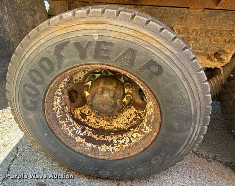 image for item EG8352 2005 Sterling L8500 dump truck