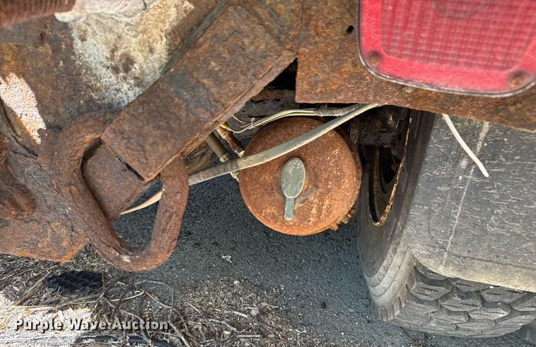 image for item EG8352 2005 Sterling L8500 dump truck