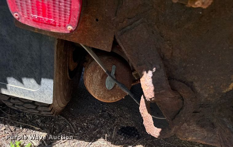 image for item EG8352 2005 Sterling L8500 dump truck