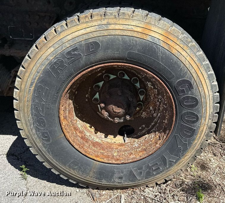 image for item EG8352 2005 Sterling L8500 dump truck