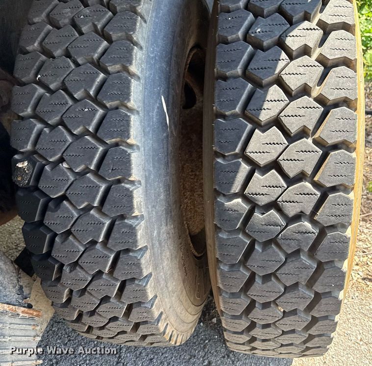 image for item EG8352 2005 Sterling L8500 dump truck