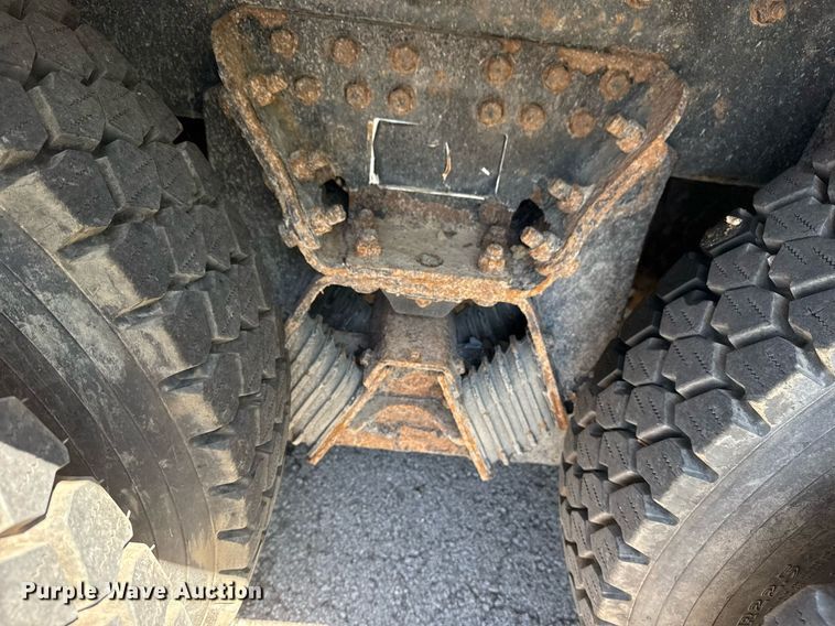 image for item EG8352 2005 Sterling L8500 dump truck