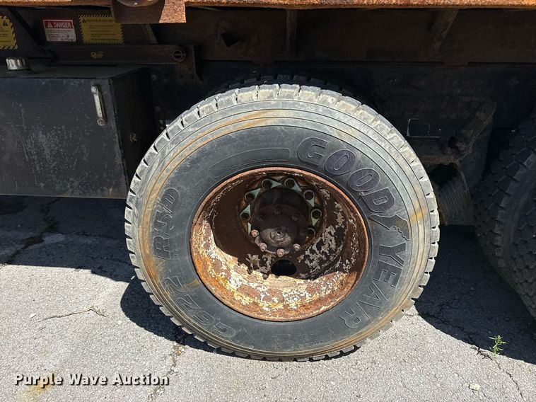 image for item EG8352 2005 Sterling L8500 dump truck