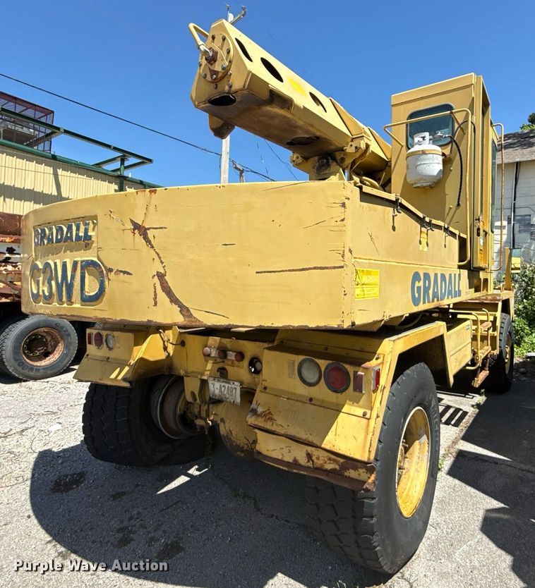 image for item EG8353 1996 Gradall G3WD wheeled excavator
