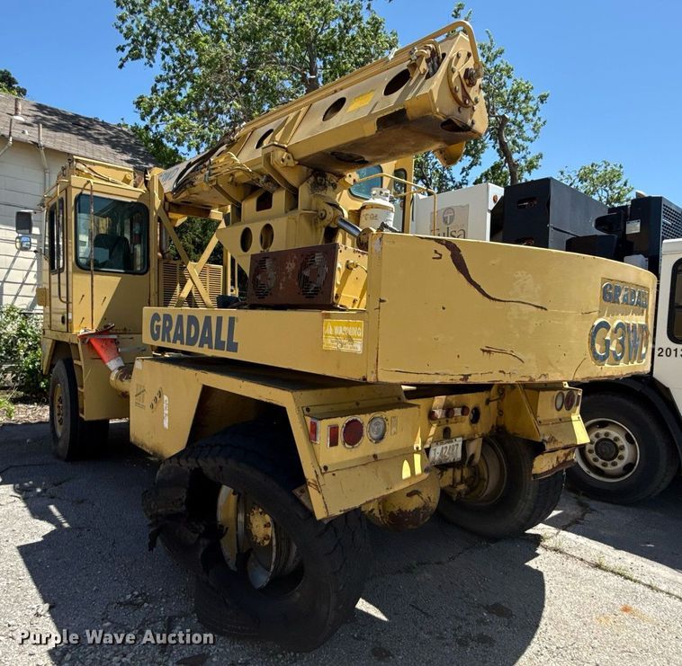 image for item EG8353 1996 Gradall G3WD wheeled excavator