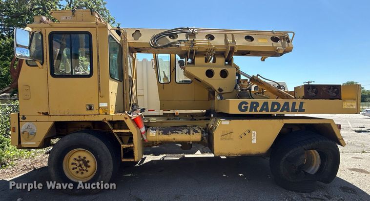 image for item EG8353 1996 Gradall G3WD wheeled excavator
