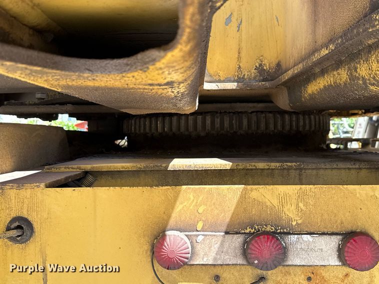 image for item EG8353 1996 Gradall G3WD wheeled excavator