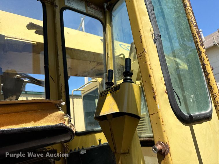 image for item EG8353 1996 Gradall G3WD wheeled excavator