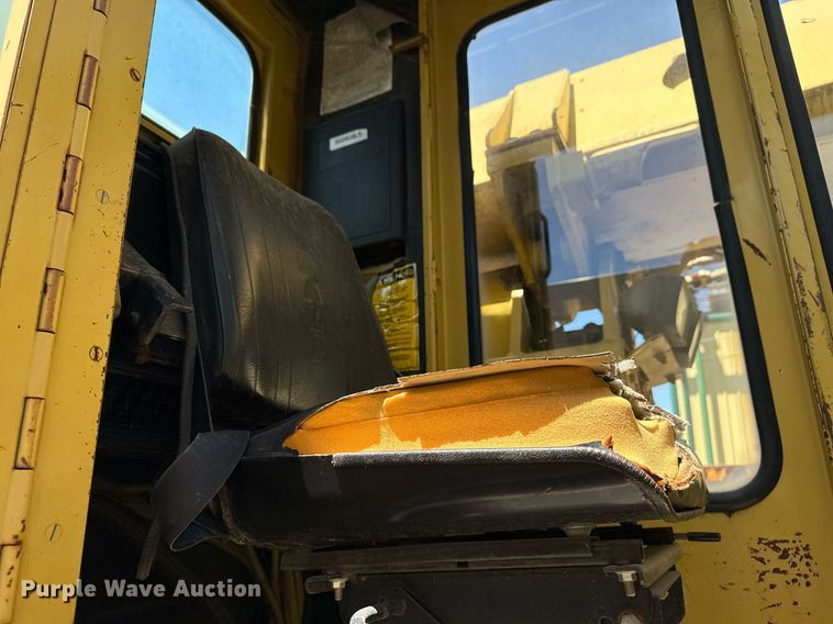 image for item EG8353 1996 Gradall G3WD wheeled excavator