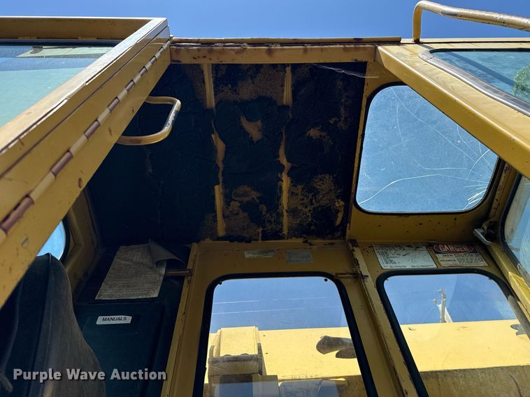 image for item EG8353 1996 Gradall G3WD wheeled excavator