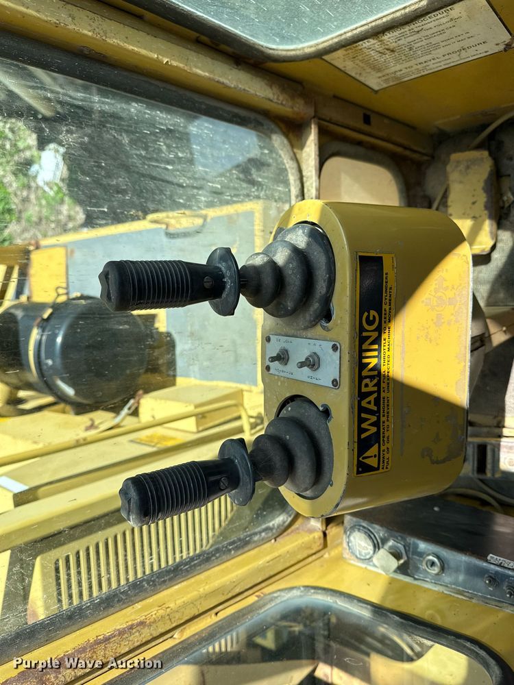 image for item EG8353 1996 Gradall G3WD wheeled excavator