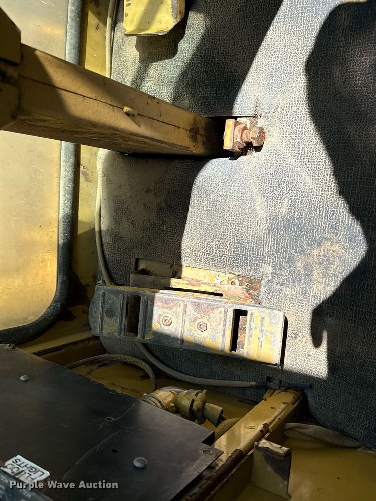 image for item EG8353 1996 Gradall G3WD wheeled excavator