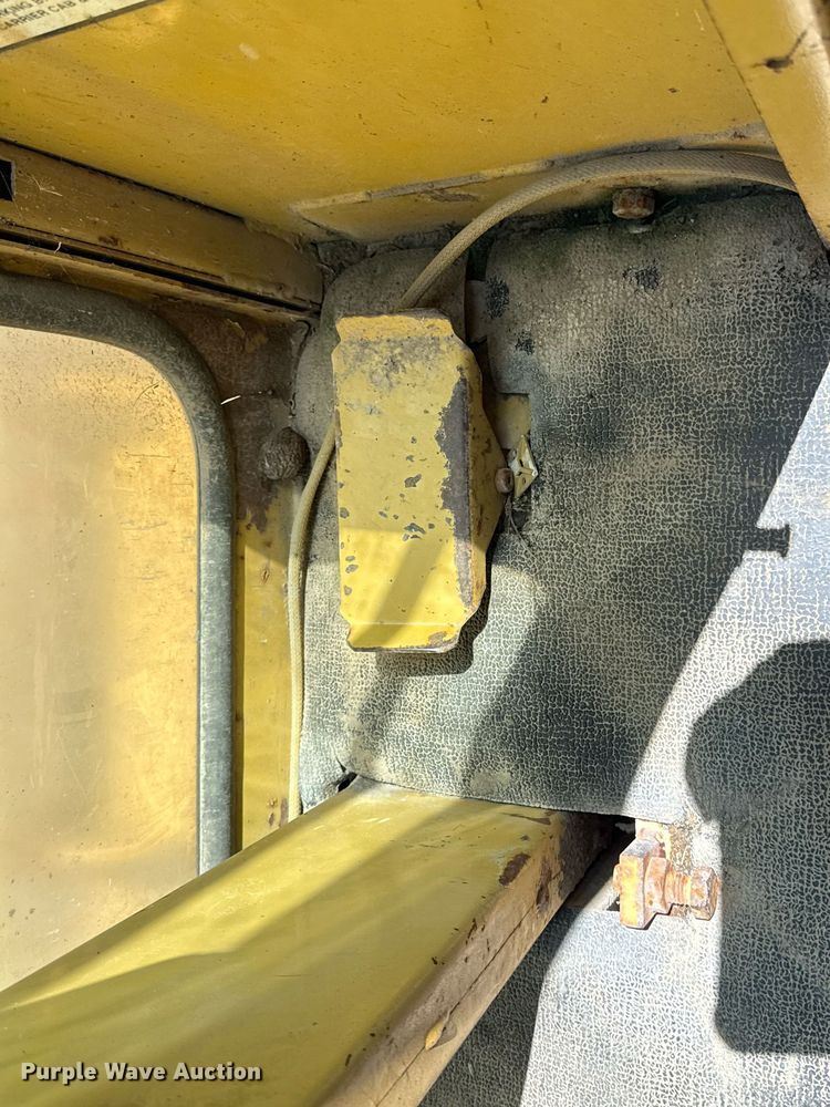 image for item EG8353 1996 Gradall G3WD wheeled excavator