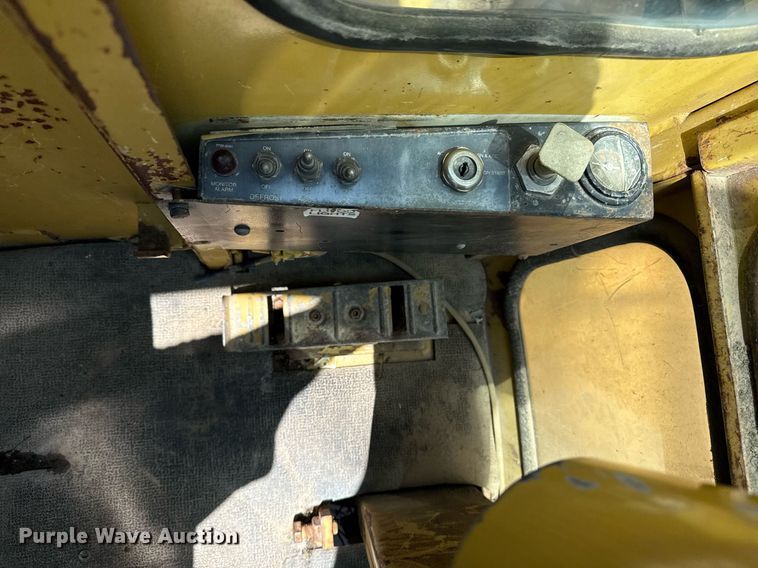 image for item EG8353 1996 Gradall G3WD wheeled excavator